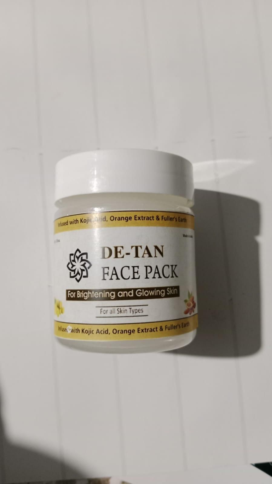 De-Tan Face Pack container on a white background