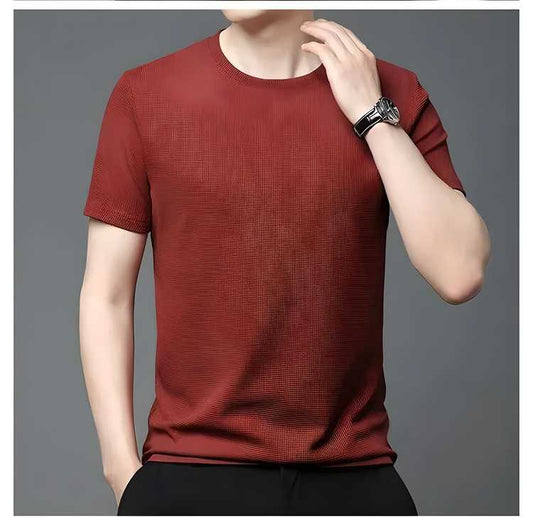 Men's slim fit red t-shirt with short sleeves, showcasing breathable fabric, ideal for gym and casual wear.